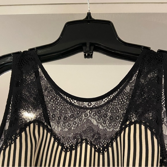 Guess pinstripe and lace dress - Picture 5 of 5